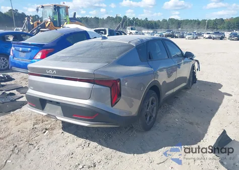 2025 Kia K4 Lxs z USA, uszkodzony, nr VIN 3KPFT4DE8SE027438